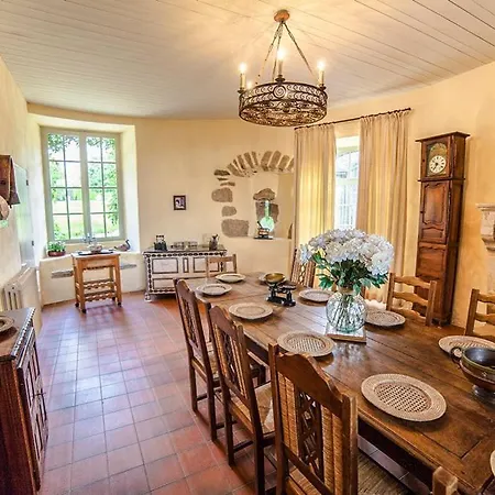 Chateau Sleeps 12 Pool Wifi * Pouzauges